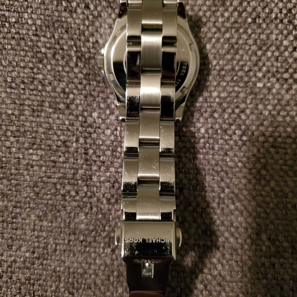 Michael Kors Link Watch- Sliver - Picture 6 of 7